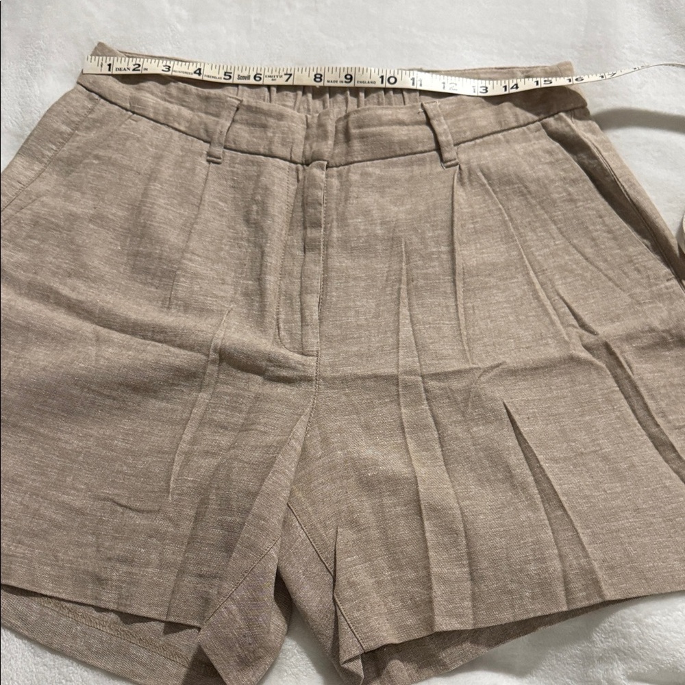 Old Navy Beige Linen-Blend Pleated Women's Shorts